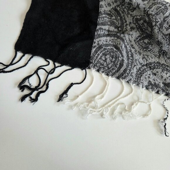 Cashmere blend black white and gray scarf. - Picture 7 of 10